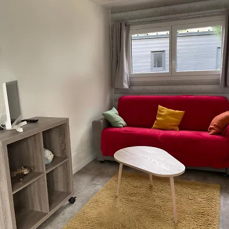 Charming Eco-lodge With Heated Pool And Jacuzzi Year Round In Charente-marit Gæstehus