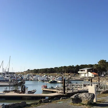 Charming Eco-lodge With Heated Pool And Jacuzzi Year Round In Charente-marit 4*