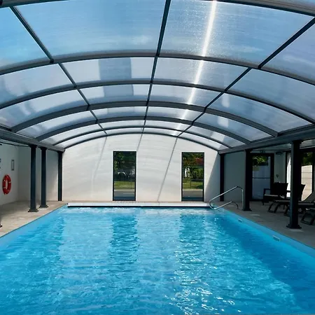 Penzion Charming Eco-lodge With Heated Pool And Jacuzzi Year Round In Charente-marit 4*