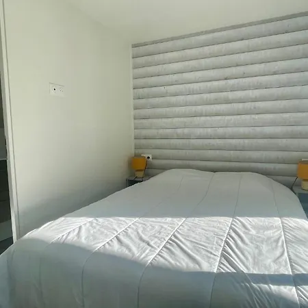 Charming Eco-lodge With Heated Pool And Jacuzzi Year Round In Charente-marit Penzion 4*